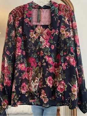 Women's Floral Button-Front Blouse in Black & Pink